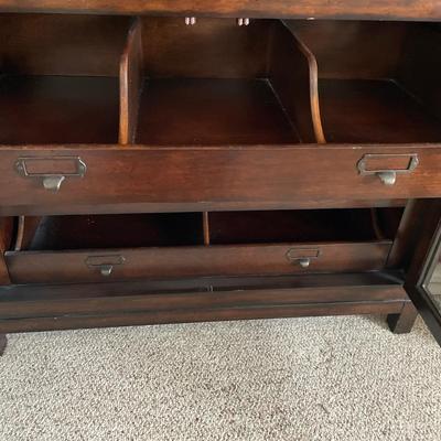 Unique style dresser