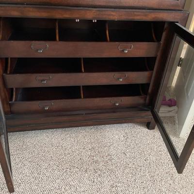 Unique style dresser