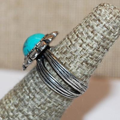 Size 5½" Jade "Flower" Style Aquamarine Colored Round Stone RING with Silver Tone DOUBLE Criss-Crossed Bands (6.8g)