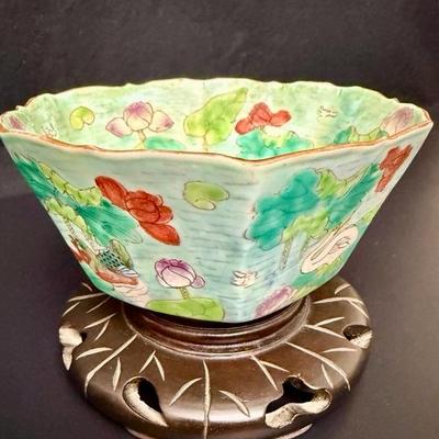 Antique Chinese Hand painted Porcelain Bowl on Stand