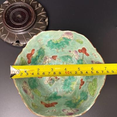 Antique Chinese Hand painted Porcelain Bowl on Stand