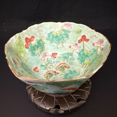 Antique Chinese Hand painted Porcelain Bowl on Stand