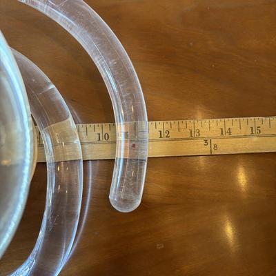 LOT 501: Vintage MCM Dorothy Thorpe Spiral Lucite Umbrella Stand
