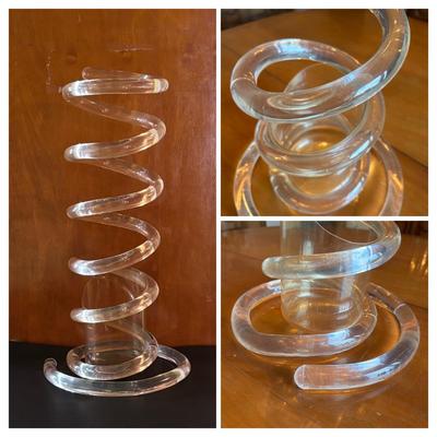 LOT 501: Vintage MCM Dorothy Thorpe Spiral Lucite Umbrella Stand