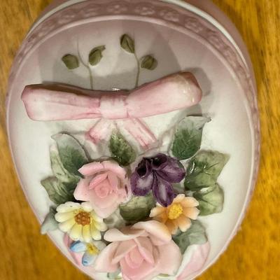 Lefton porcelain egg