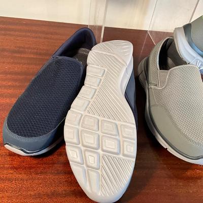 895 Pair of New In Box Sketchers Mens Shoes-SIZE 11