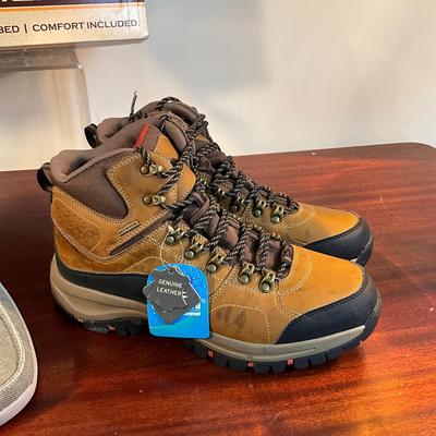 896 Pair of Mens Eddie Bower Boots & New Sketchers