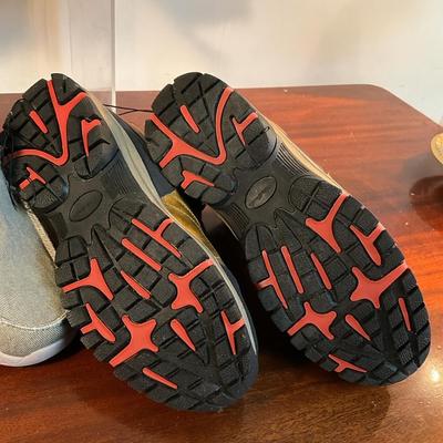 896 Pair of Mens Eddie Bower Boots & New Sketchers