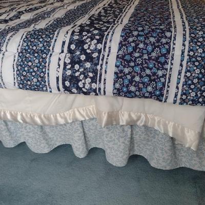 Queen Sized Bedding- Comforter, Shams, and Dust Ruffle