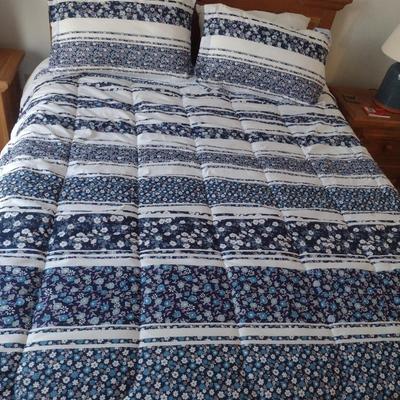 Queen Sized Bedding- Comforter, Shams, and Dust Ruffle