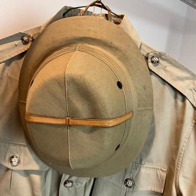 1027 His & Her Willis & Greiger Safari Clothing w/Hats