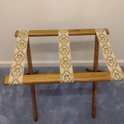 Wood Framed Folding Luggage Stand (Choice A)