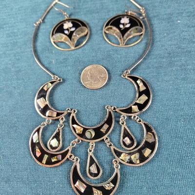 Sale Photo Thumbnail #7: This auction lot is for a Vintage Mexican Alpaca Silver Necklace and Earrings Set. This is a beautiful Vintage Mexican Alpaca Silver Necklace and Earrings inlaid with Abalone Shell.  It is about 8-inches long and in very good shape.