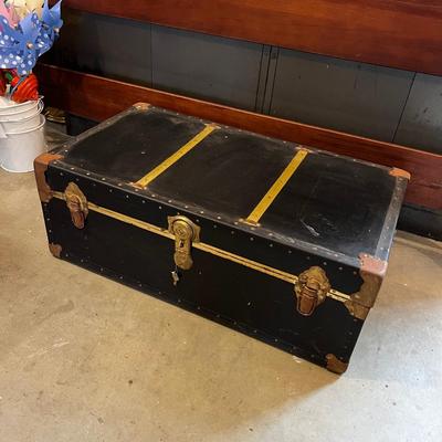 G1085 Vintage Trunk As-Is