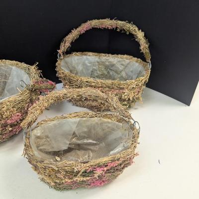 Natural Grass Baskets w/ Plastic Liner