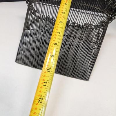 Metal Twirly Wire Iron Wall Pocket Garden Fence Basket With Handle