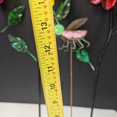 Spinning Metal Flowers & Plastic Flower Bunch