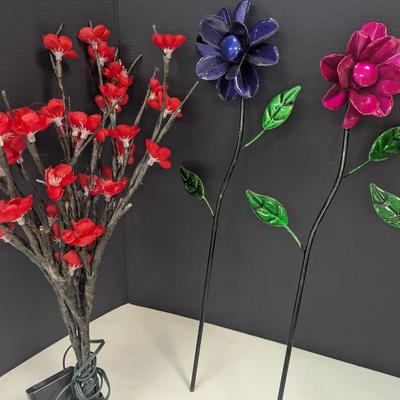 Spinning Metal Flowers & Plastic Flower Bunch