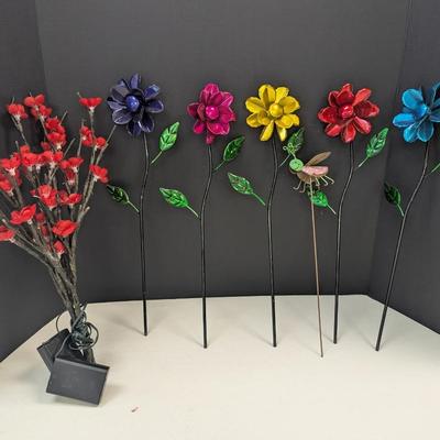 Spinning Metal Flowers & Plastic Flower Bunch