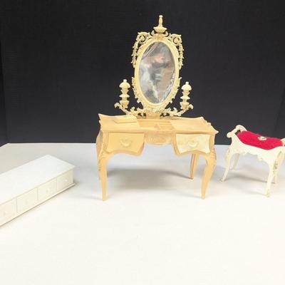 Barbie Susy Goose Doll 1963-1965 Furniture