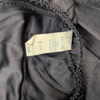 Several Pieces Of Vintage Ladies Lingerie #4