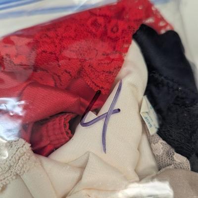Several Pieces Of Vintage Ladies Lingerie #4