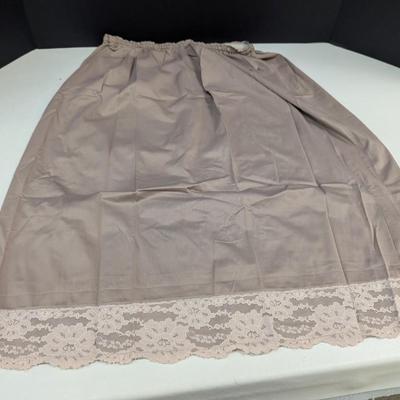 Several Pieces Of Vintage Ladies Lingerie #4