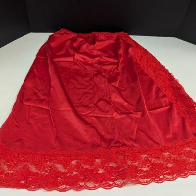 Several Pieces Of Vintage Ladies Lingerie #4