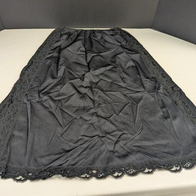 Several Pieces Of Vintage Ladies Lingerie #4