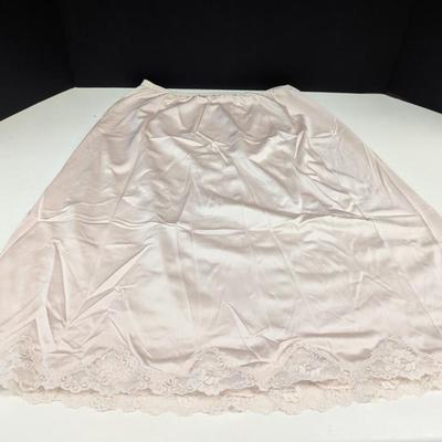Several Pieces Of Vintage Ladies Lingerie #4