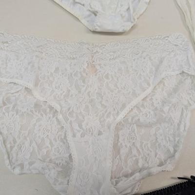 Several Pieces Of Vintage Ladies Lingerie #5