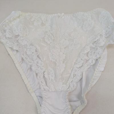 Several Pieces Of Vintage Ladies Lingerie #5
