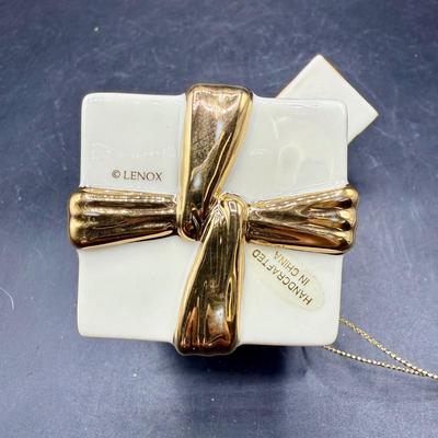 Sale Photo Thumbnail #440: Shaped like a Christmas present tied with a 24K Gold Plated ribbon and bow. Good condition, approx. 3.5” tall.