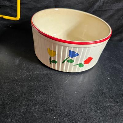 Tulip Thyme Stoneware dish set with matching metal nesting bowls