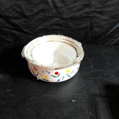 Tulip Thyme Stoneware dish set with matching metal nesting bowls