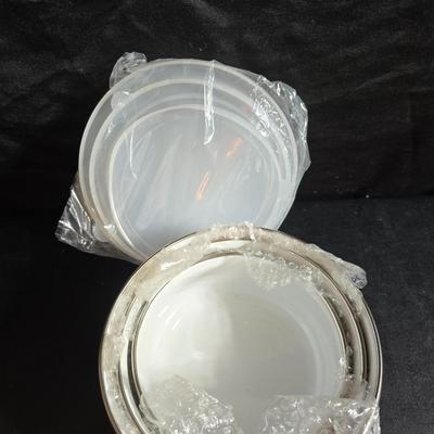 Tulip Thyme Stoneware dish set with matching metal nesting bowls