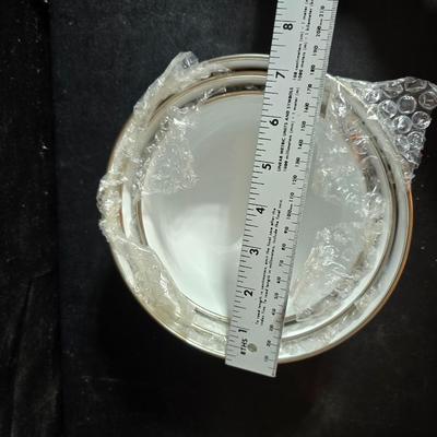 Tulip Thyme Stoneware dish set with matching metal nesting bowls