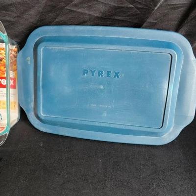 Two glass pyrex cake pans, two new glass Pyrex bread loaf pans and a nice cookie sheet