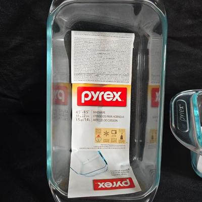 Two glass pyrex cake pans, two new glass Pyrex bread loaf pans and a nice cookie sheet