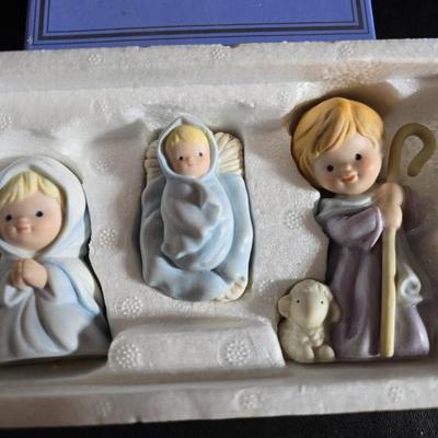 Christmas decorations for your home - Tablecloths - Blanket - and other Holiday cheer! Merry Christmas!! Some brand new!