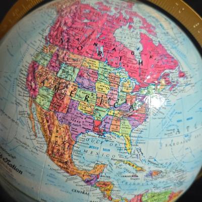 Replgle World nation series 12" diameter globe - LeRoy Tolman - with two America themed puzzles new in the bags