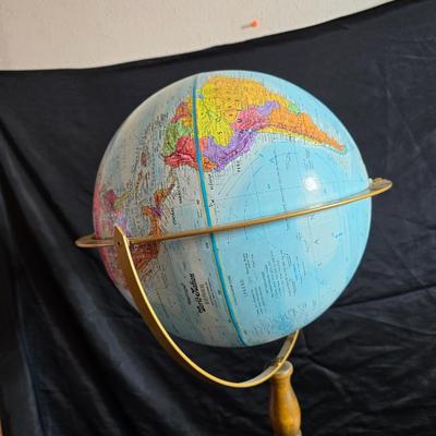 Replgle World nation series 12" diameter globe - LeRoy Tolman - with two America themed puzzles new in the bags