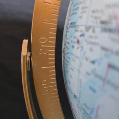 Replgle World nation series 12" diameter globe - LeRoy Tolman - with two America themed puzzles new in the bags