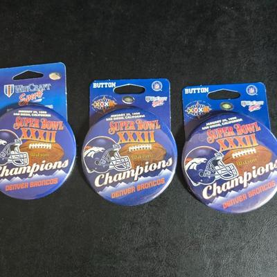 Denver Broncos Superbowl XXXII collectibles - John Elway - sweatshirt - pins and more