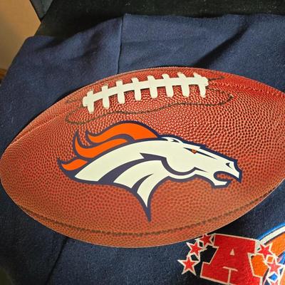 Denver Broncos Superbowl XXXII collectibles - John Elway - sweatshirt - pins and more