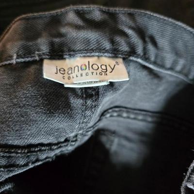 Two black pair of women's jeans - Gloria Vanderbilt and Japanology collection size 18