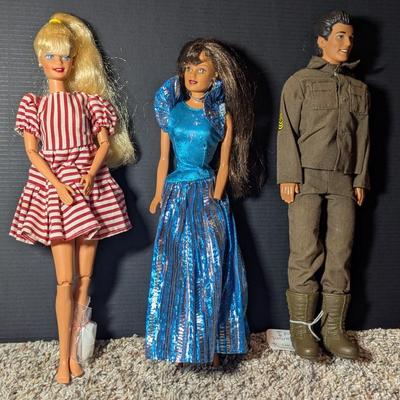 1976 Barbie - 1990 Ken & Teresa #17