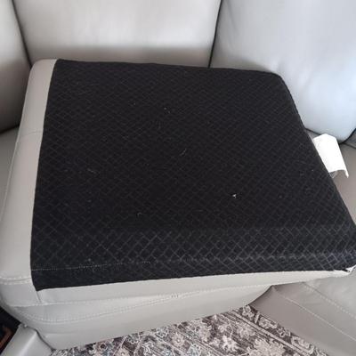 GORGEOUS GRAY ITALIAN LEATHER SECTIONAL SOFA WITH A HIDE A BED *like new*