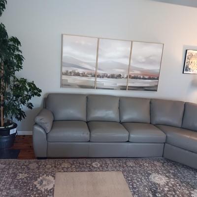 GORGEOUS GRAY ITALIAN LEATHER SECTIONAL SOFA WITH A HIDE A BED *like new*