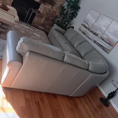 GORGEOUS GRAY ITALIAN LEATHER SECTIONAL SOFA WITH A HIDE A BED *like new*